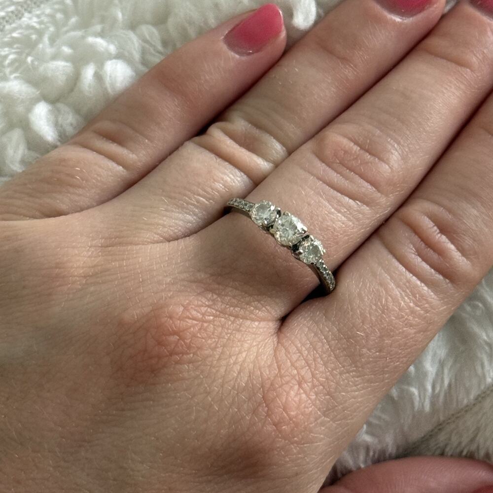 LSC 18K White Gold Genuine Diamond 3 Stone W/ Accents Engagement Band Ring Sz 8 - Picture 3 of 16